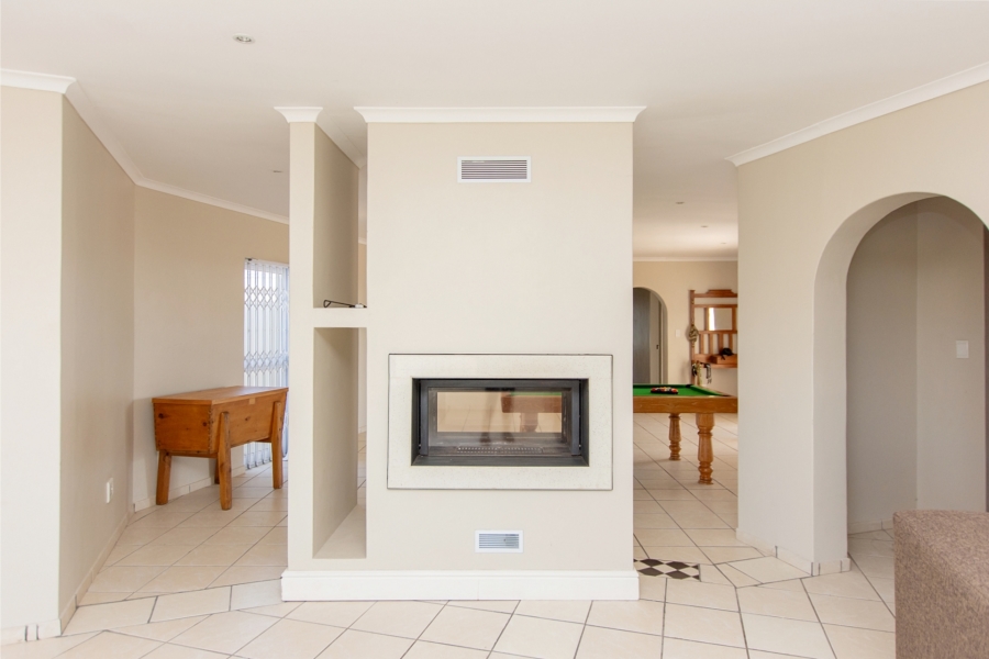 3 Bedroom Property for Sale in Middedorp Western Cape